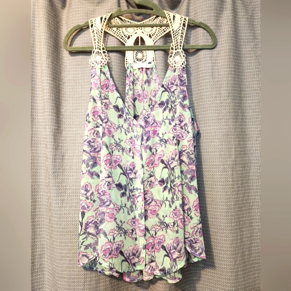 LUSH Floral 🌸💜 Button-front Chiffon Tank Blouse - Size: Medium